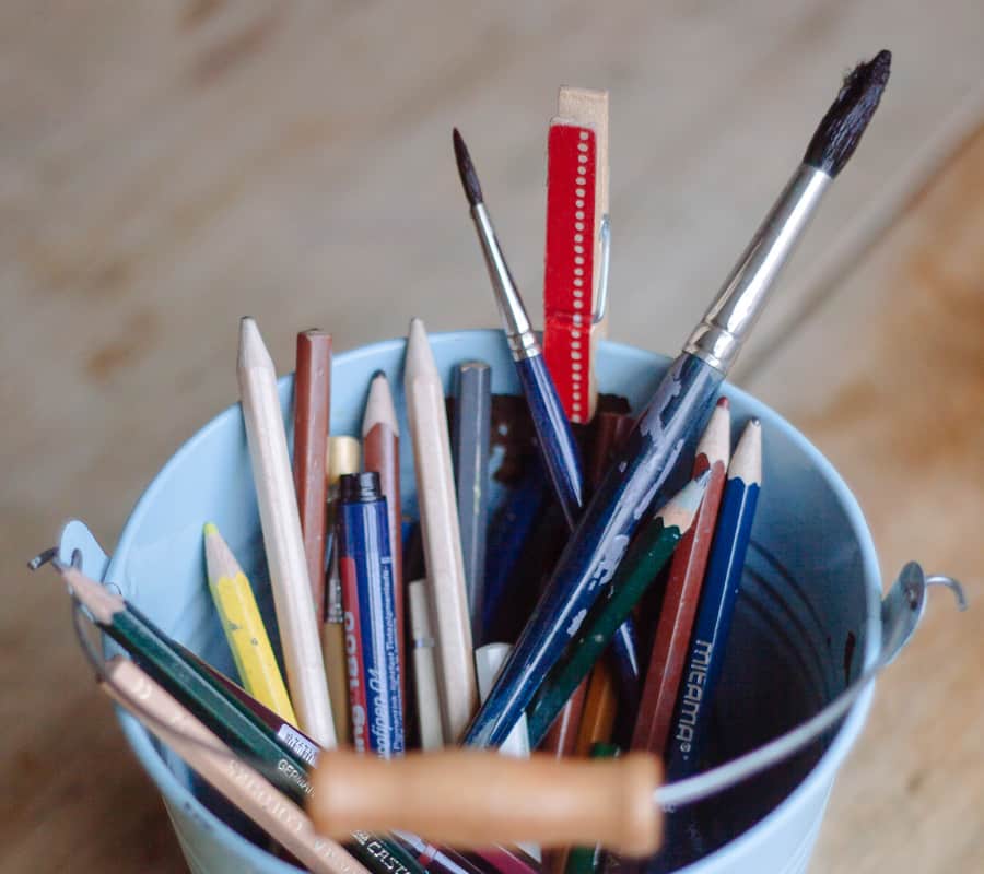 artist pencils and paintbrushes, Majors & Minors