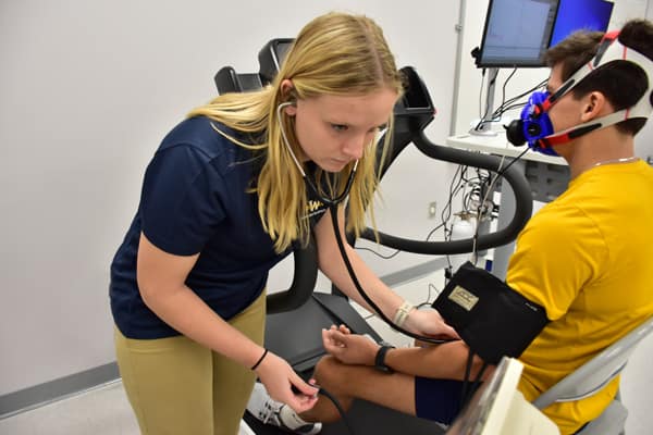 exercise science student testing athlete